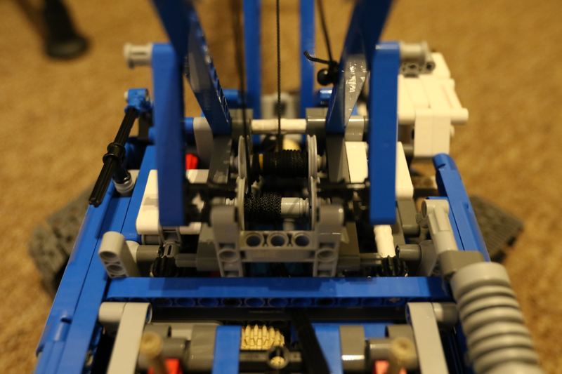 Illustration for article titled Lego Technic Crawler Crane: The Oppo Review